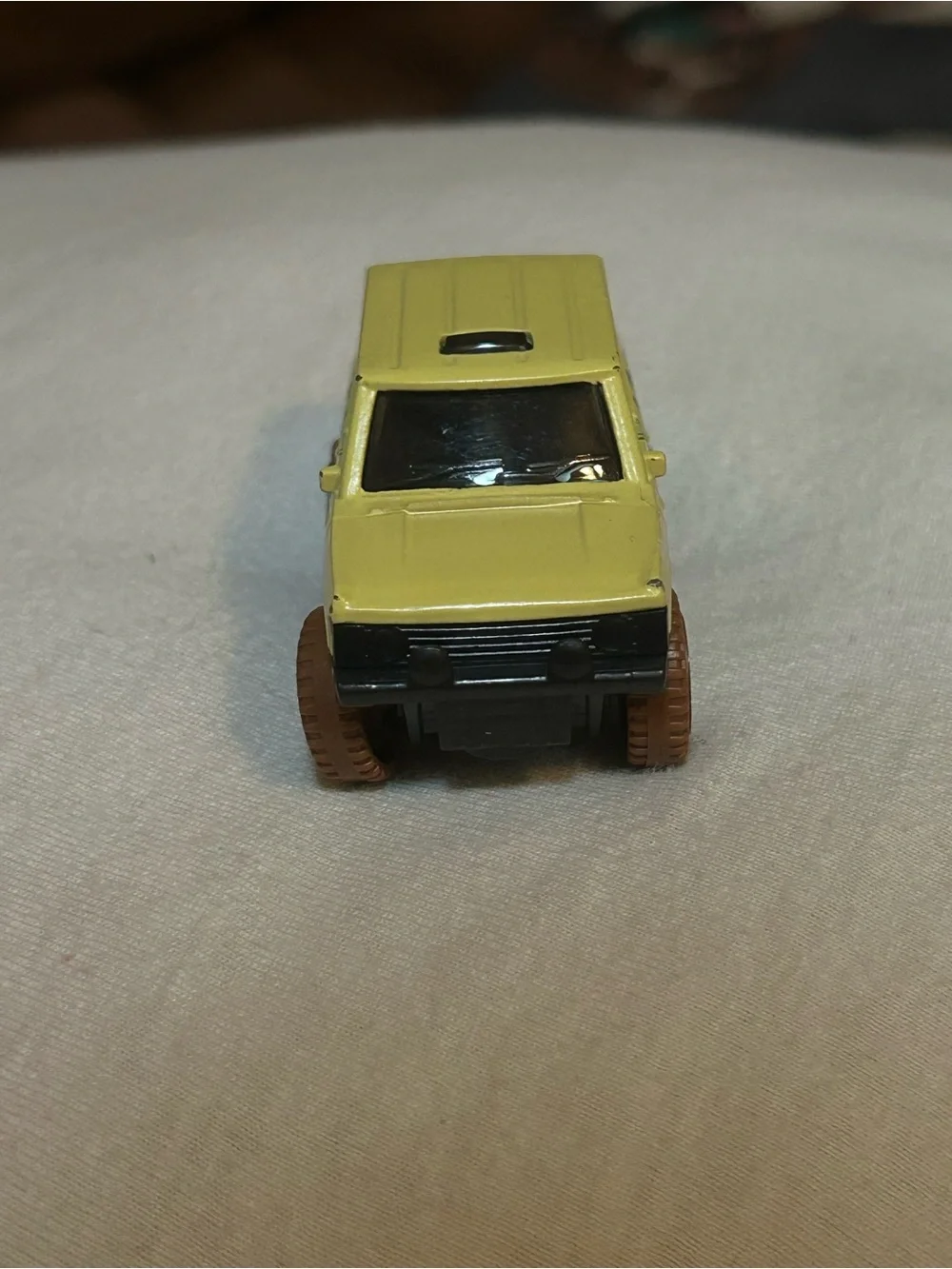 Hot Wheels 2022 Range Rover Classic - Mud Studs Series